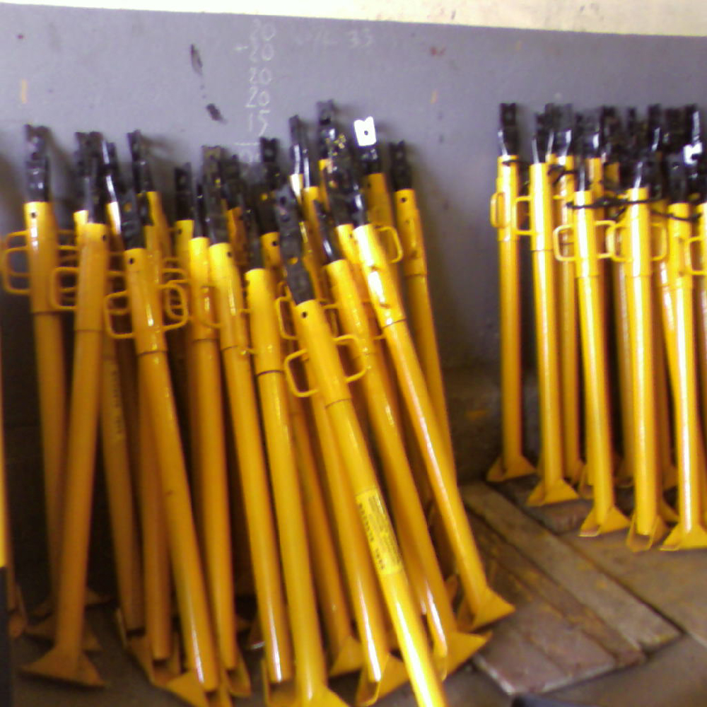 Étais métalliques tirant-poussant